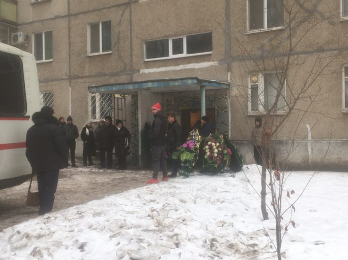 «Он не страшный, просто немного обгорел»: в Уфе попрощались c Антоном Абрамовым, жертвой трагедии в Соликамске «Он не страшный, просто немного обгорел»: в Уфе попрощались c Антоном Абрамовым, жертвой трагедии в Соликамске