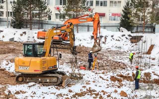 Реконструкция воздухоопорного ФОКа в Уфе задерживается из-за находки под землей