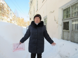 Жительница Уфы круглые сутки дежурит, чтобы не утонуть от талых вод у себя дома