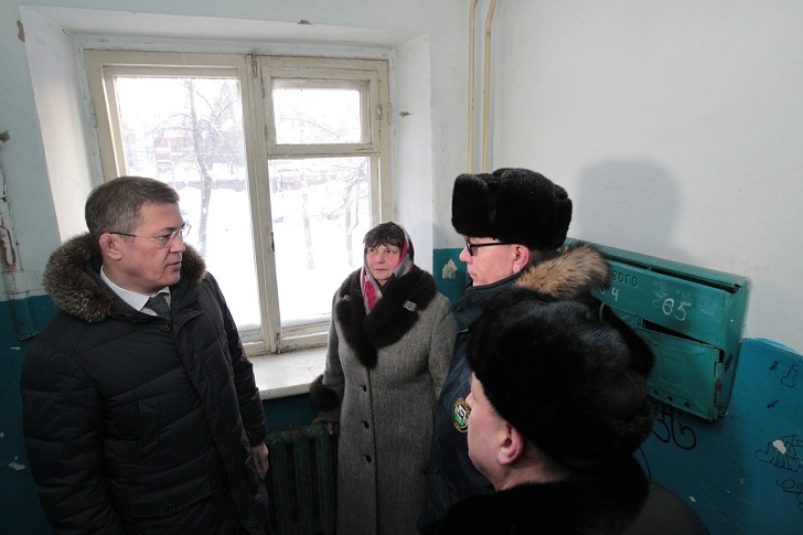 Радий Хабиров назвал дату завершения ремонта в подъездах