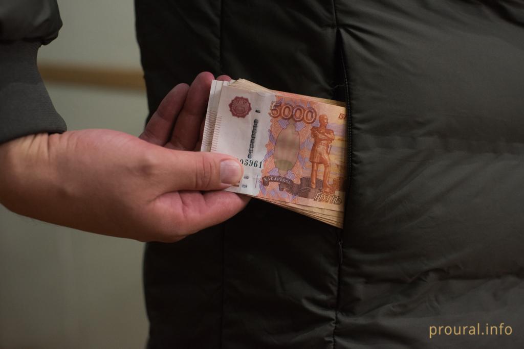 В Башкирии инспектора ГИБДД осудили за получение пяти взяток