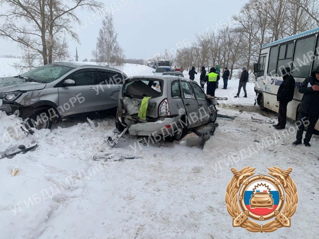 В Башкирии при столкновении с автобусом погиб водитель