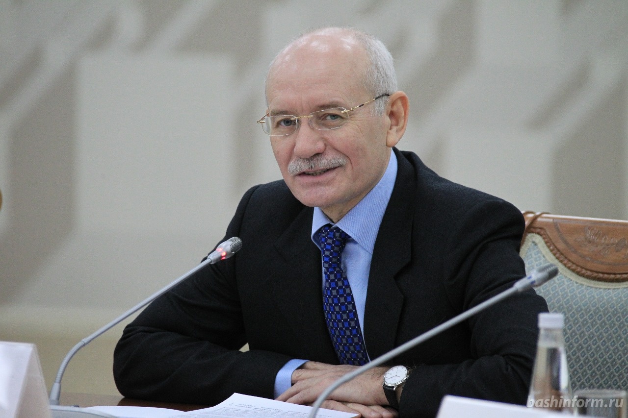 Рустэм Хамитов объявил о проведении республиканского конкурса