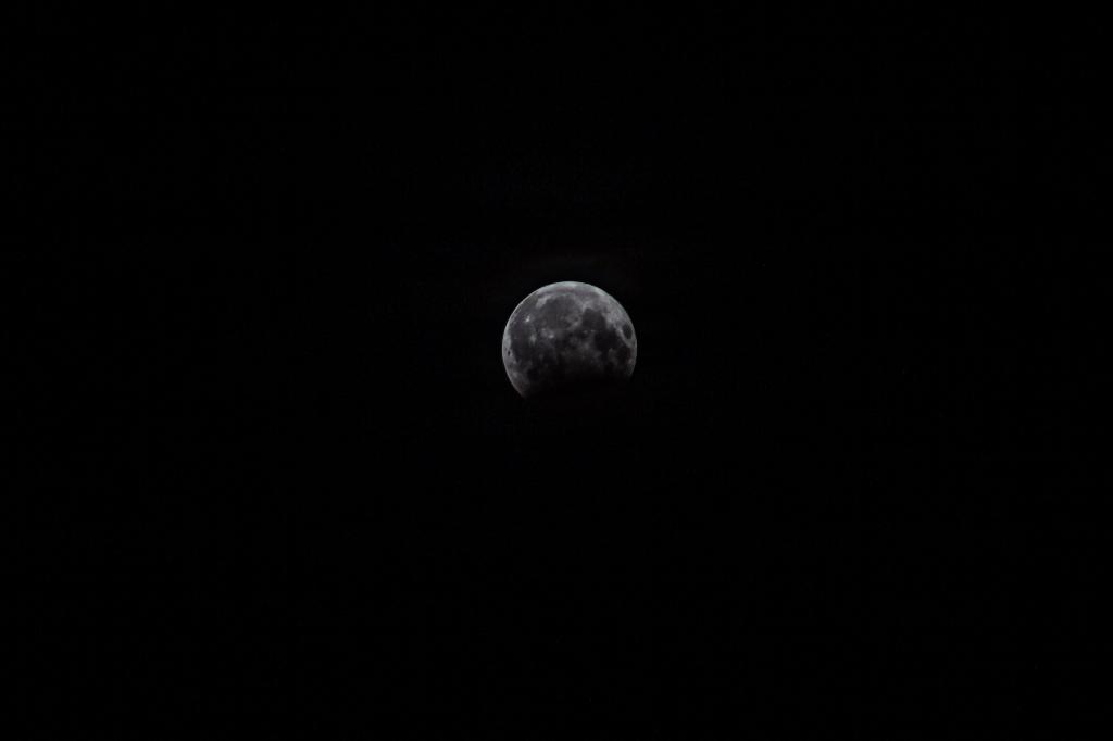 Затмение март 24. Луна в Башкирии. Лунное затмение 2023. 10.04.2022 Луна. Луна в октябре 2022.
