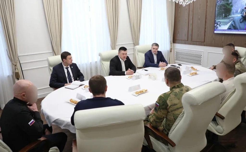 Ратмир Мавлиев встретился с приехавшими в отпуск бойцами СВО