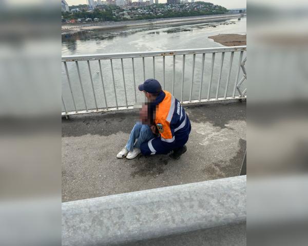 В Уфе на Бельском мосту спасли 20-летнюю девушку
