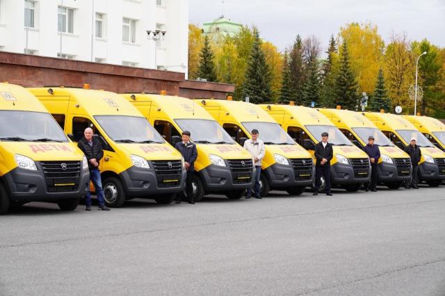 В районы Башкирии отправили 20 новых школьных автобусов