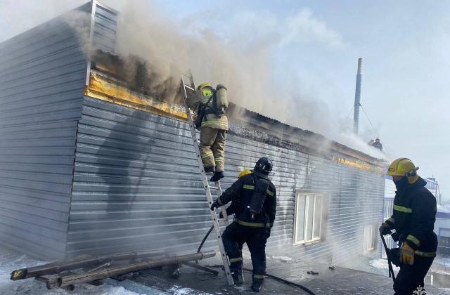 В Башкирии произошел пожар в цеху крупного предприятия