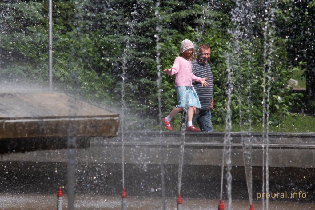 парк матросова фонтан лето.jpg