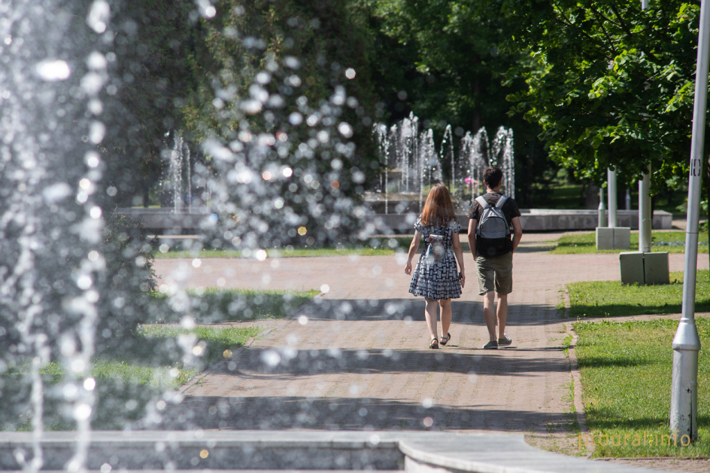 Парк Матросова лето фонтан (2).jpg