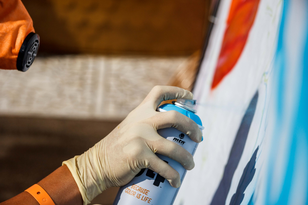 Граффити, балончик с краской, вандал, рисунок, на стене рисует, уличный художник.jpg