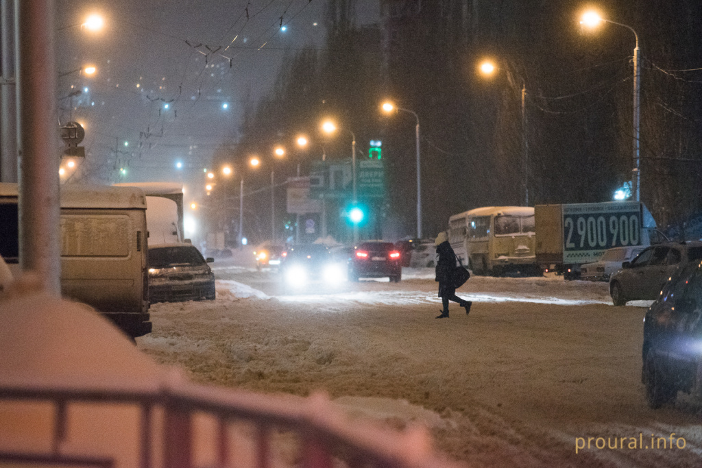 снег метель улица город дороги зима (1).JPG