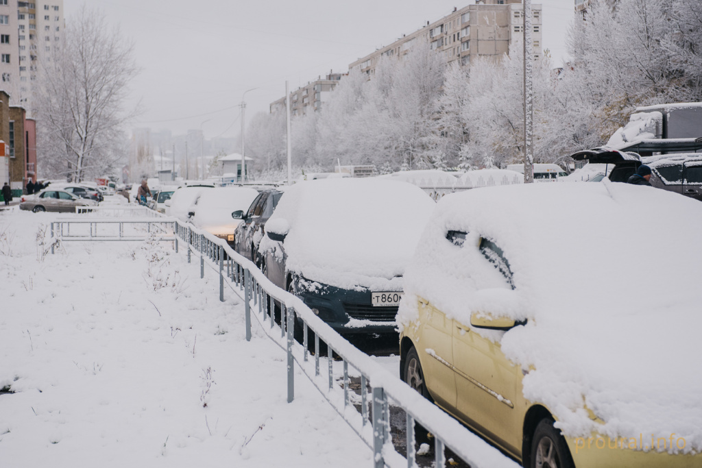 первый снег 2019 улица прохожие город зима (7).jpg